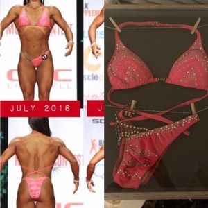 Bodybuilding/Show bikini (figure/physique division)
